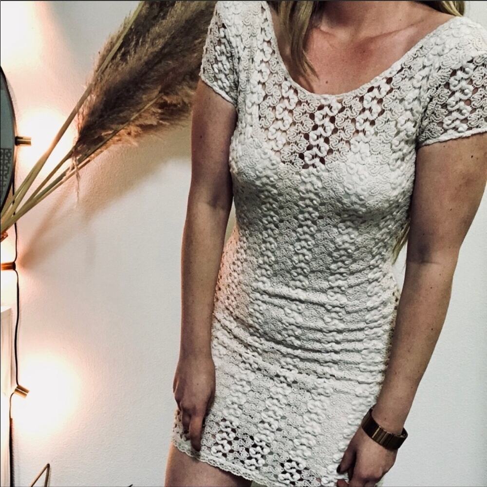 FREE PEOPLE Cream Crochet Lace Scoop Neck Bodycon Short Sleeve Mini Dress Small